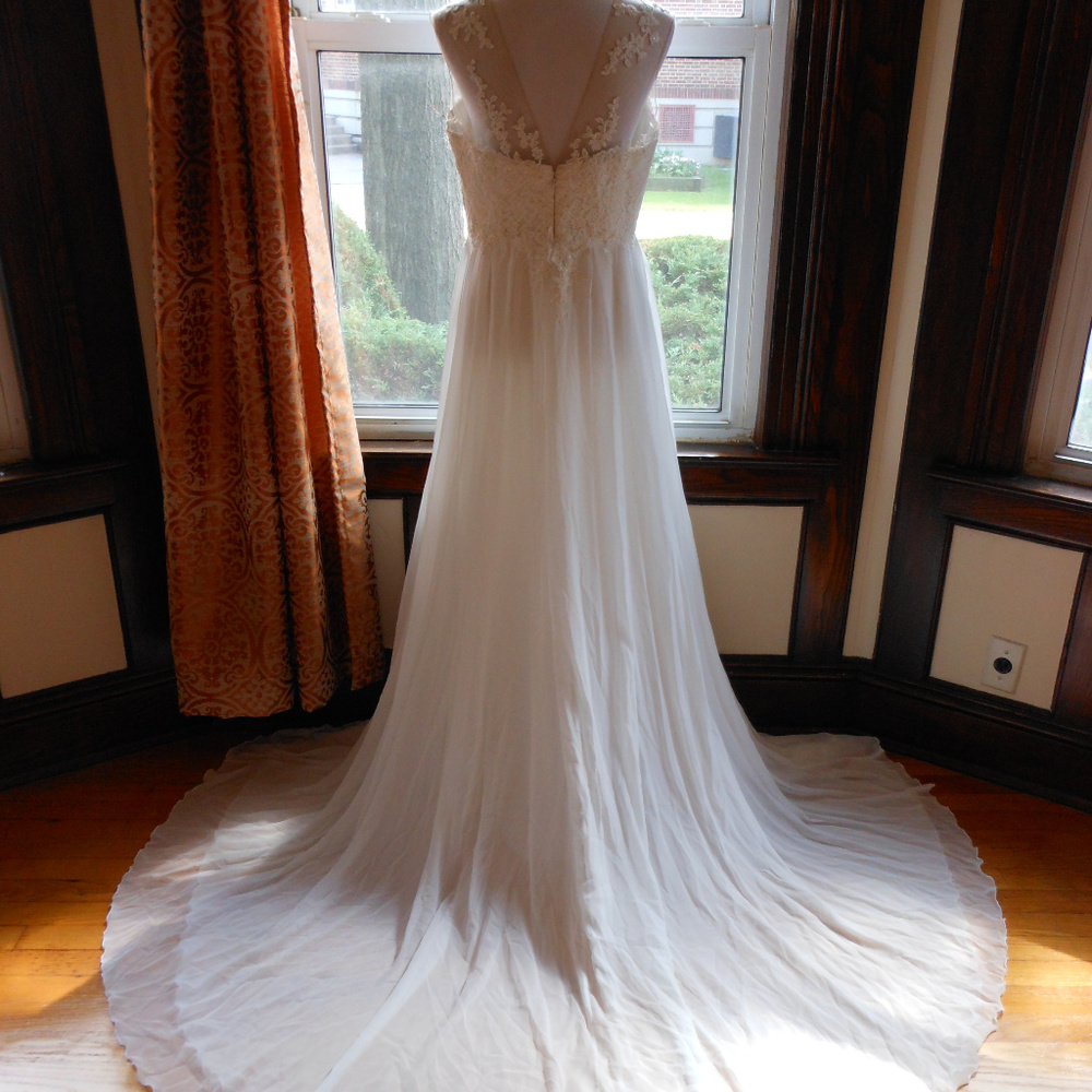 White One by Pronovias Wedding Dress Firenze - Picture 5 of 8
